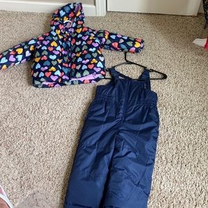 Carter’s snowsuit perfect condition 4t